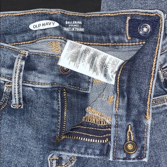 Old Navy Ripped Skinny Jeggings - Picture 4 of 4